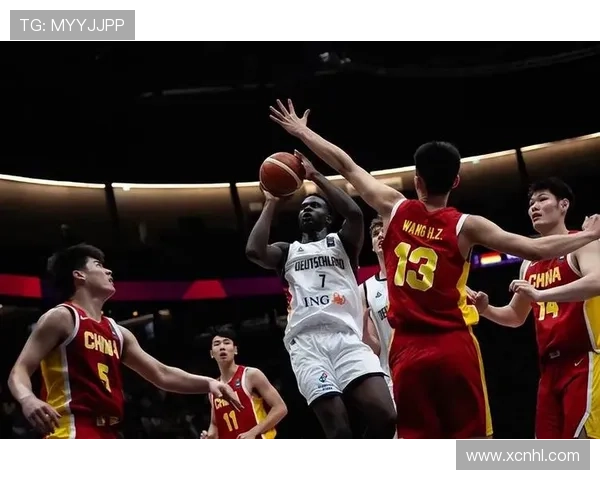 中国男篮备战世界杯决赛前夕,主教练宣布调整阵容以增强进攻火力 中国男篮备战世界杯决赛前夕,主教练宣布调整阵容以增强进攻火力