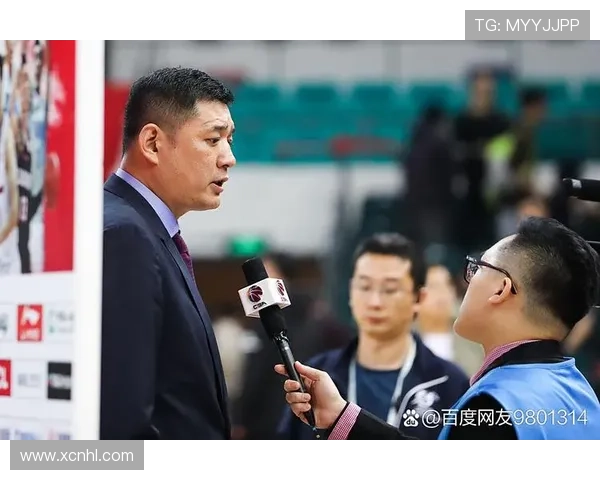 中国男足新帅亮相誓言带队冲击世界杯再燃全国球迷热情 中国男足新帅亮相誓言带队冲击世界杯再燃全国球迷热情