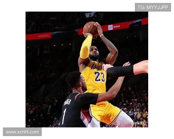 詹姆斯领衔湖人迎战勇士 新赛季NBA揭幕战火热开启